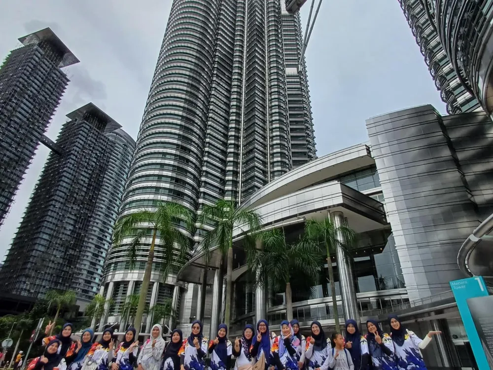 PROGRAM 'THE ADVENTURE TRIPS' KE PETROSAINS, KLCC