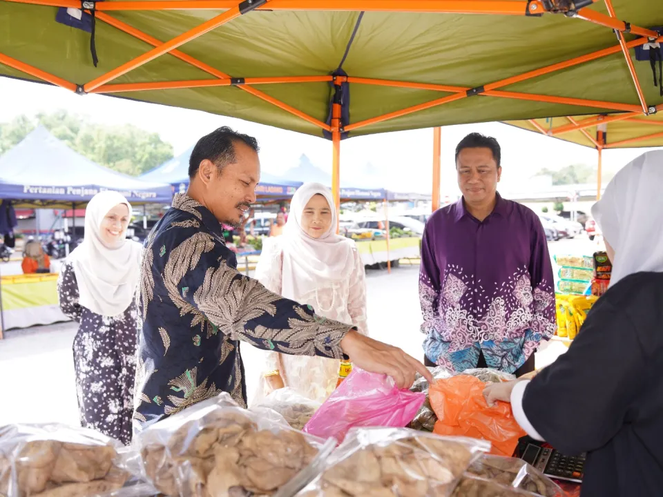JUALAN AGRO MADANI (FAMA)