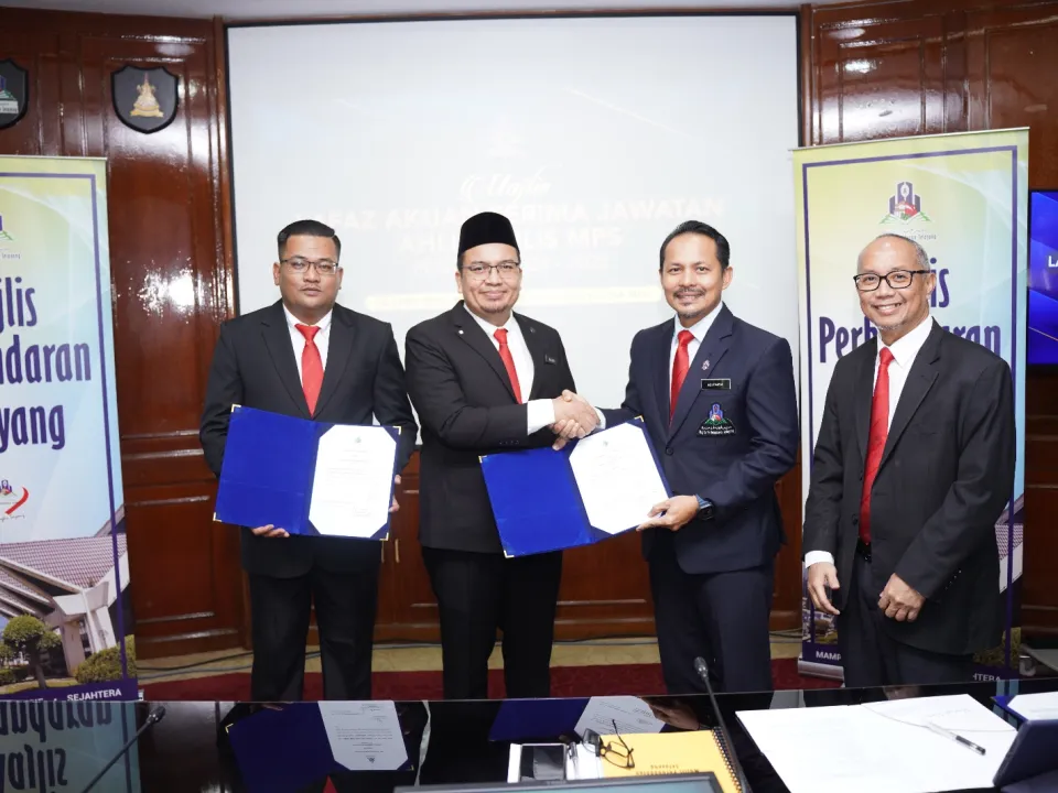 LAFAZ ANGKAT SUMPAH AHLI MAJLIS LANTIKAN BAHARU
