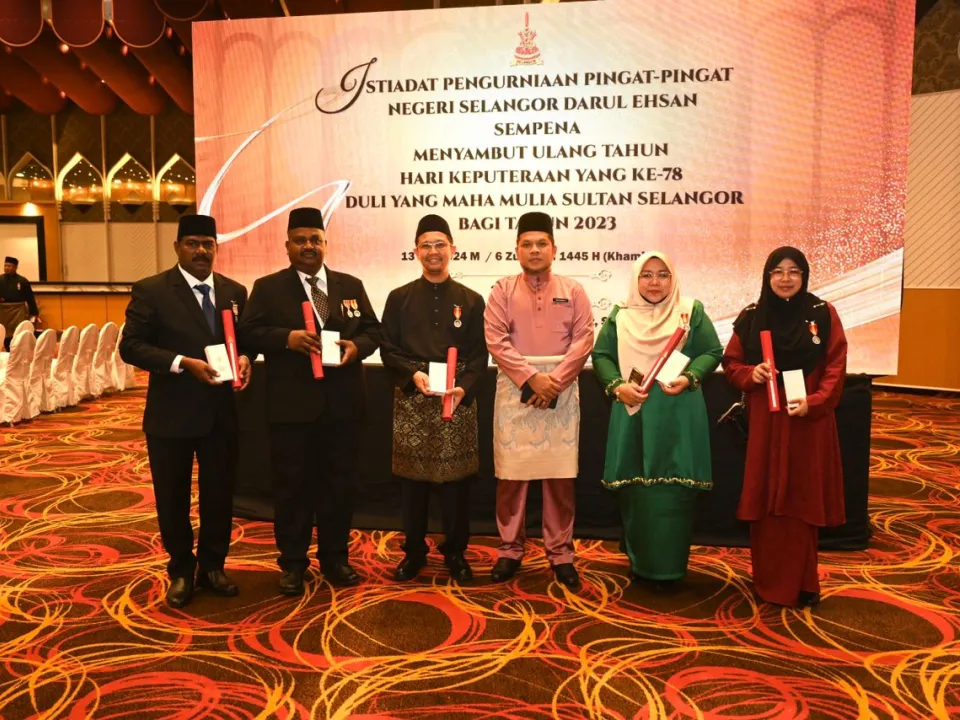 ISTIADAT PENGURNIAAN PINGAT-PINGAT NEGERI SELANGOR DARUL EHSAN