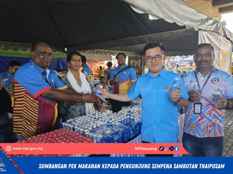 SUMBANGAN PEK MAKANAN KEPADA PENGUNJUNG SEMPENA SAMBUTAN THAIPUSAM
